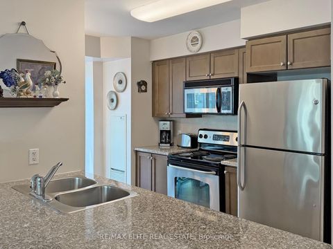 Photo 13 at 1806 - 30 Grand Trunk Crescent, Waterfront Communities C1, Toronto