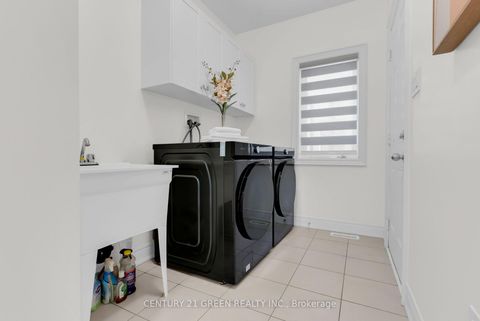 Photo 22 at 64 Coldwell Bay Circle, Kleinburg, Vaughan
