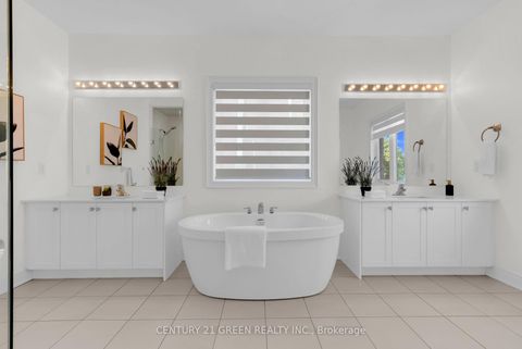 Photo 27 at 64 Coldwell Bay Circle, Kleinburg, Vaughan