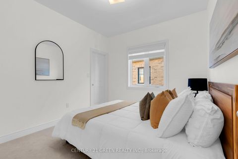 Photo 33 at 64 Coldwell Bay Circle, Kleinburg, Vaughan