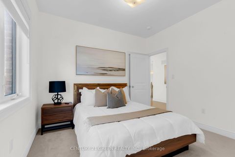 Photo 34 at 64 Coldwell Bay Circle, Kleinburg, Vaughan