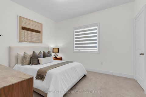 Photo 36 at 64 Coldwell Bay Circle, Kleinburg, Vaughan