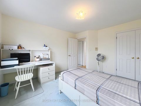 Photo 26 at 150 Holmes Avenue, Willowdale East, Toronto