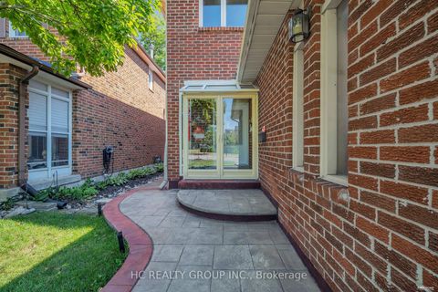 Photo 2 at 17 Pugsley Avenue, Crosby, Richmond Hill
