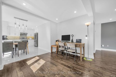 Photo 11 at 17 Pugsley Avenue, Crosby, Richmond Hill
