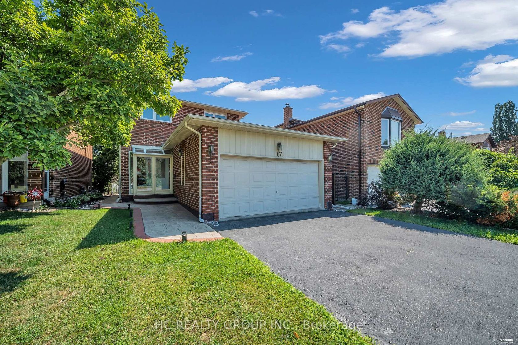 17 Pugsley Avenue, Crosby, Richmond Hill photo number 2