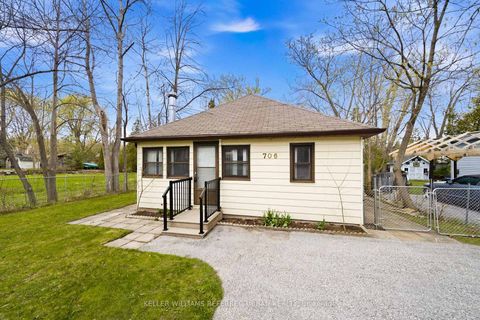 Photo 2 at 706 Chestnut Street, Rural Innisfil, Innisfil