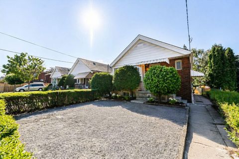Photo 2 at 5 Dieppe Road S, East York, Toronto
