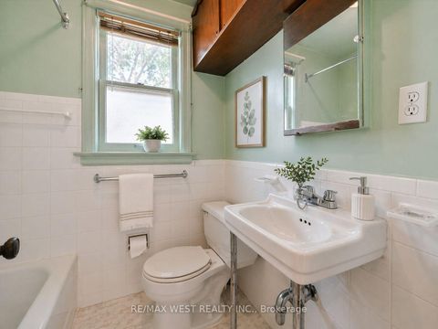 Photo 12 at 5 Dieppe Road S, East York, Toronto