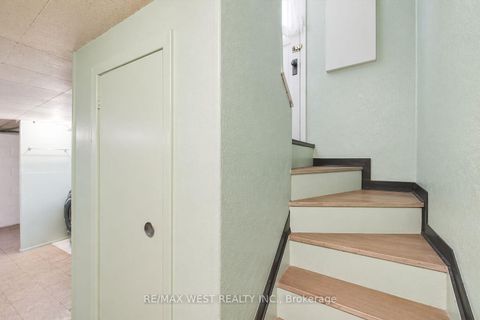 Photo 16 at 5 Dieppe Road S, East York, Toronto