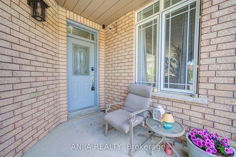Photo 4 at 132 Estate Garden Drive, Oak Ridges, Richmond Hill