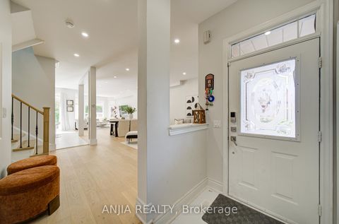 Photo 5 at 132 Estate Garden Drive, Oak Ridges, Richmond Hill