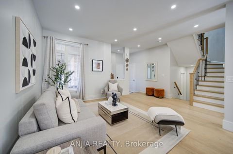 Photo 8 at 132 Estate Garden Drive, Oak Ridges, Richmond Hill