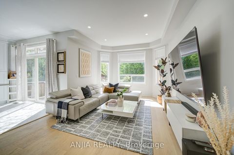 Photo 12 at 132 Estate Garden Drive, Oak Ridges, Richmond Hill