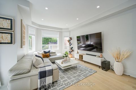 Photo 13 at 132 Estate Garden Drive, Oak Ridges, Richmond Hill