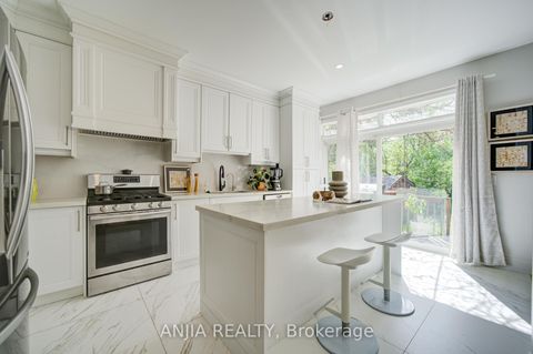 Photo 15 at 132 Estate Garden Drive, Oak Ridges, Richmond Hill