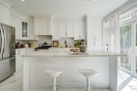 Photo 16 at 132 Estate Garden Drive, Oak Ridges, Richmond Hill