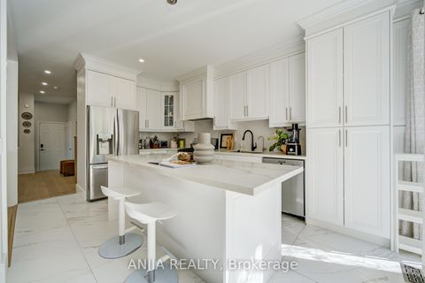 Photo 17 at 132 Estate Garden Drive, Oak Ridges, Richmond Hill