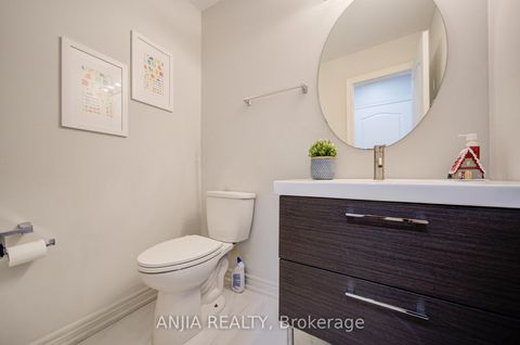 Photo 20 at 132 Estate Garden Drive, Oak Ridges, Richmond Hill