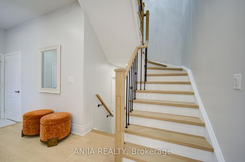 Photo 21 at 132 Estate Garden Drive, Oak Ridges, Richmond Hill