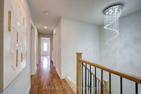 Photo 23 at 132 Estate Garden Drive, Oak Ridges, Richmond Hill