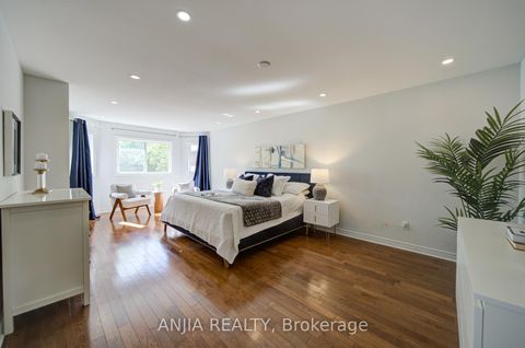 Photo 24 at 132 Estate Garden Drive, Oak Ridges, Richmond Hill