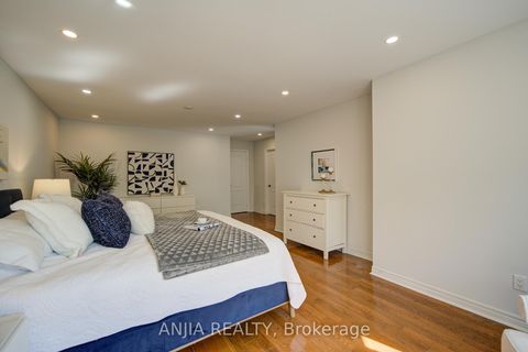 Photo 28 at 132 Estate Garden Drive, Oak Ridges, Richmond Hill