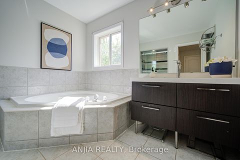 Photo 31 at 132 Estate Garden Drive, Oak Ridges, Richmond Hill