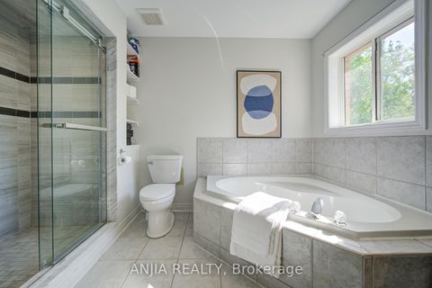 Photo 32 at 132 Estate Garden Drive, Oak Ridges, Richmond Hill