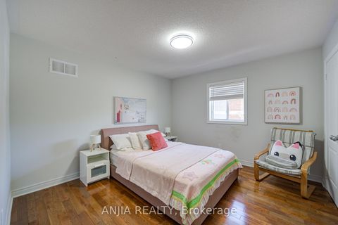 Photo 33 at 132 Estate Garden Drive, Oak Ridges, Richmond Hill