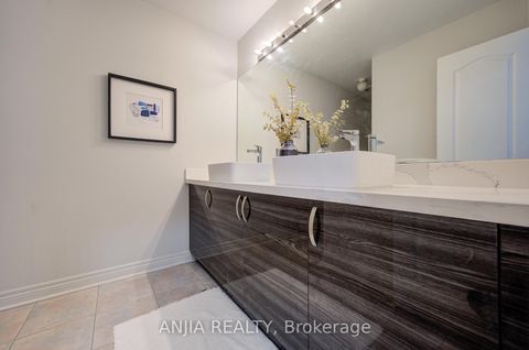 Photo 38 at 132 Estate Garden Drive, Oak Ridges, Richmond Hill