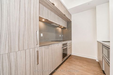 Photo 2 at 203 - 80 Vanauley Street, Chinatown, Toronto