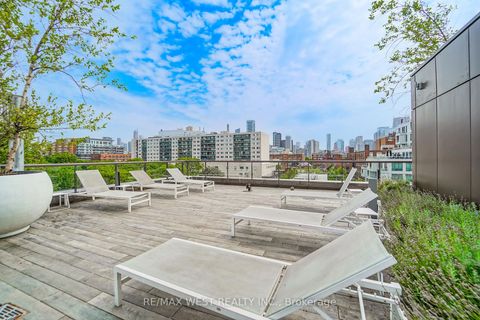 Photo 11 at 203 - 80 Vanauley Street, Chinatown, Toronto
