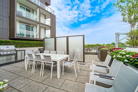 Photo 12 at 203 - 80 Vanauley Street, Chinatown, Toronto