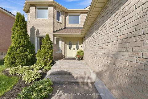 Photo 2 at 39 Waterhouse Way, Westbrook, Richmond Hill