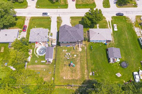 Photo 32 at 40 Glenview Avenue, Virginia, Georgina