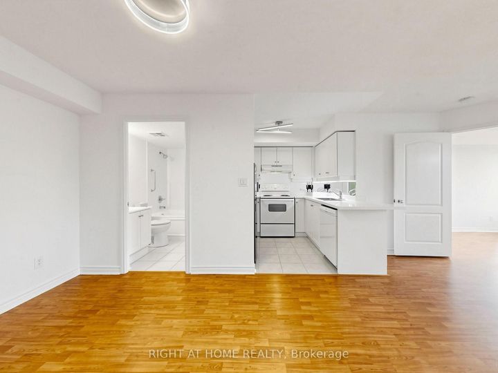 Photo 16 at 606 - 8 Rean Drive, Bayview Village, Toronto