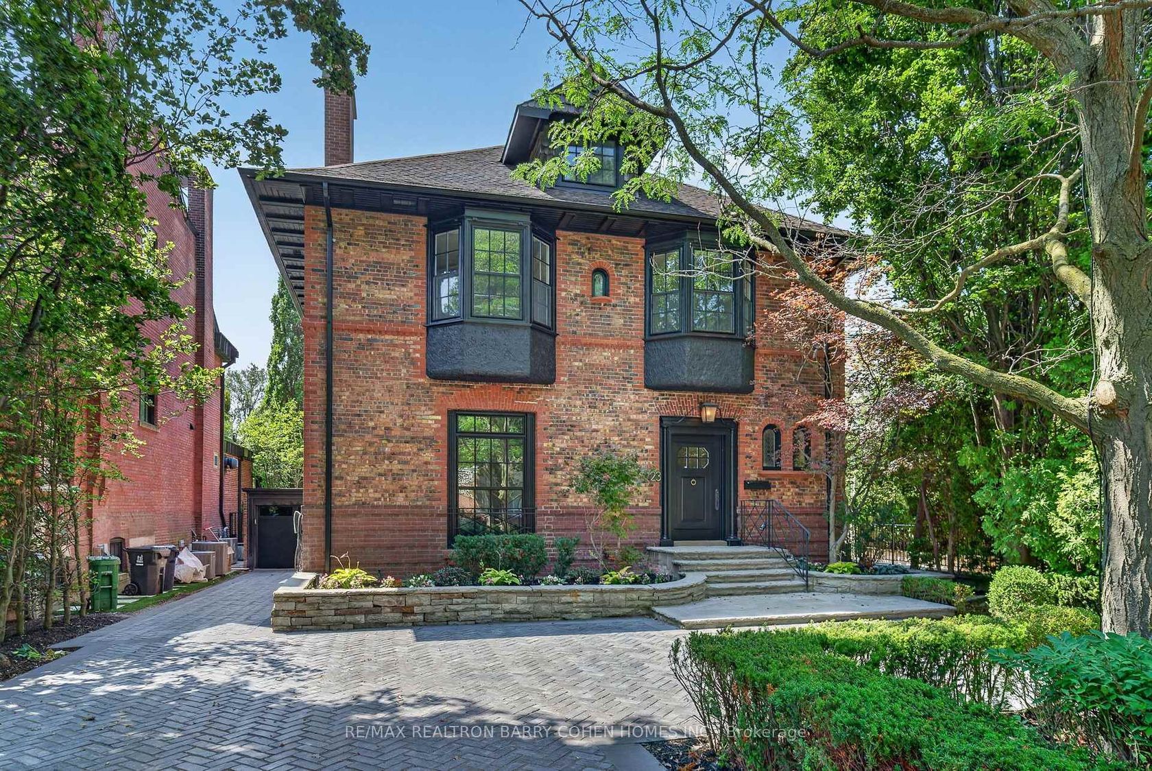 23 South Drive, Moore Park, Toronto photo 2