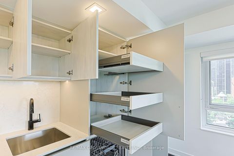 Photo 12 at 1204 - 609 Sherbourne Street, North St. James Town, Toronto