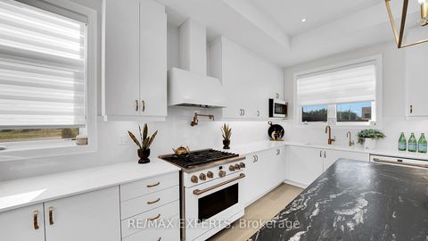 Photo 9 at 89 Rosshaven Crescent, Vellore Village, Vaughan