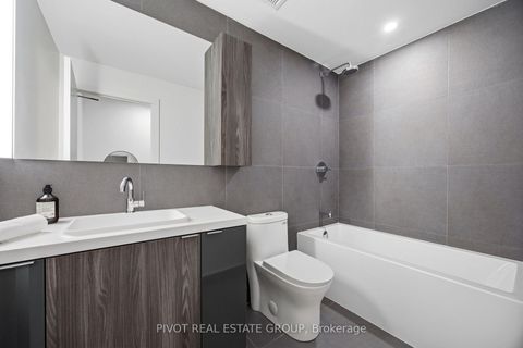 Photo 4 at 518 - 15 Mercer Street, Waterfront Communities C1, Toronto
