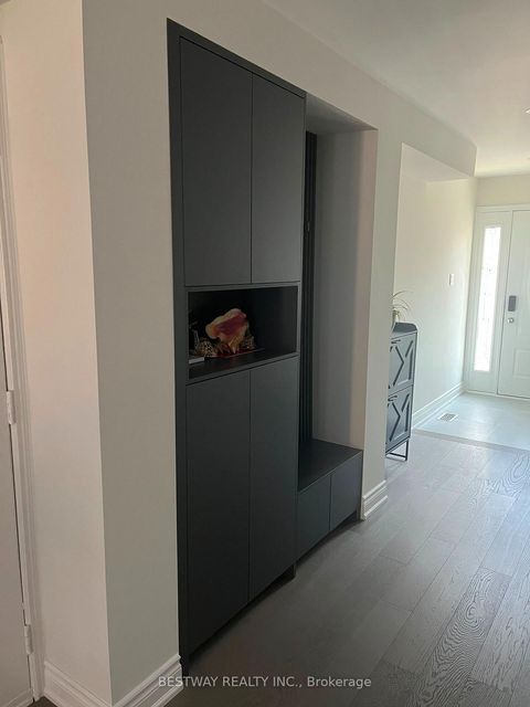 Photo 8 at 86 Tambrook Drive, L'Amoreaux, Toronto