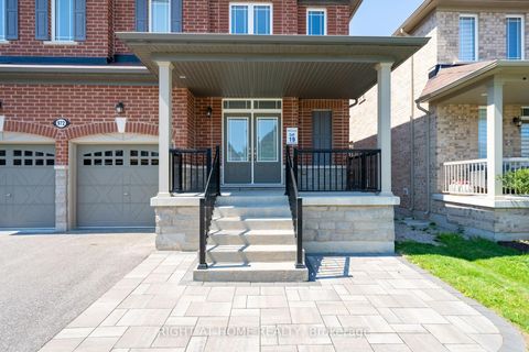 Photo 2 at 972 Green Street, Lefroy, Innisfil