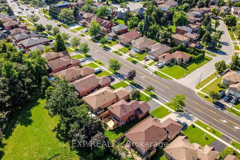 Photo 18 at 157 Livingstone Street W, Sunnidale, Barrie