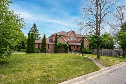 Photo 3 at 68 Autumn Way, Aurora Heights, Aurora