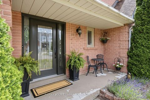Photo 4 at 68 Autumn Way, Aurora Heights, Aurora