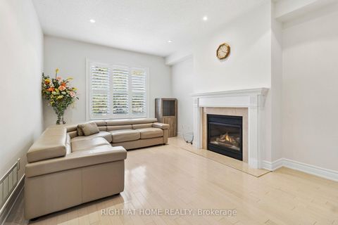 Photo 12 at 35 Palace Court, Doncrest, Richmond Hill