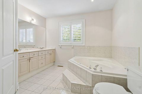 Photo 17 at 35 Palace Court, Doncrest, Richmond Hill