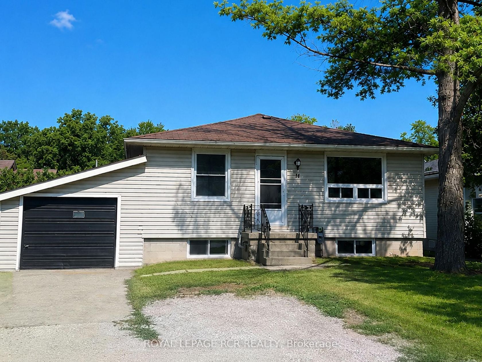 11 Jacksons Point Avenue, Sutton & Jackson