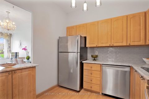 Photo 7 at 105 - 20 Fashion Roseway, Willowdale East, Toronto